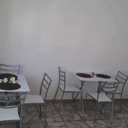 Alojamento de Acomodação e Pequeno-almoço Lu Salentu *